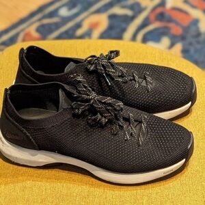 Black hiking sneakers men's size 9 / women's size 10.5 Vibram soles outdoor fall